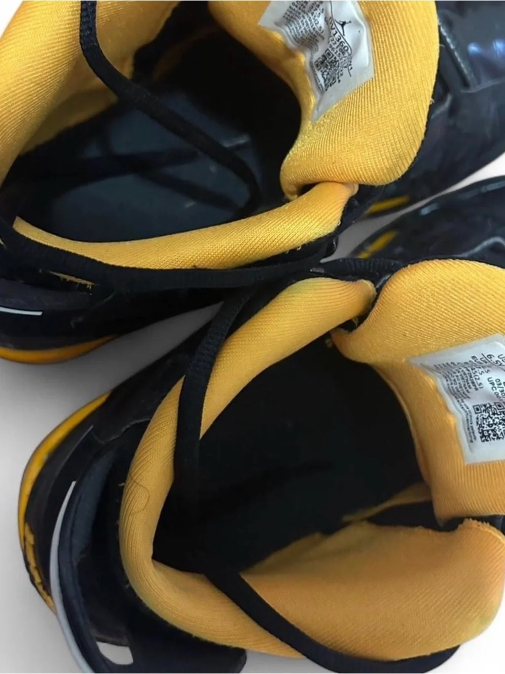 Jordan Men's Black and Yellow Low-Top Sneakers